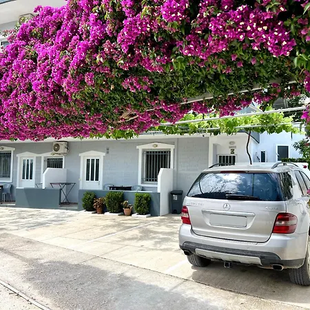 Tomi Aparthotel *