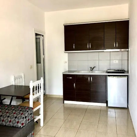 Tomi Aparthotel