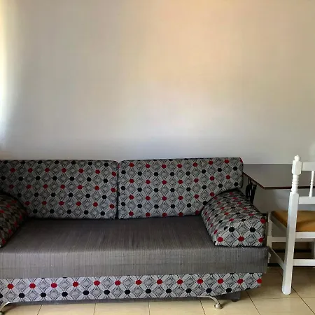 Tomi * Sarandë