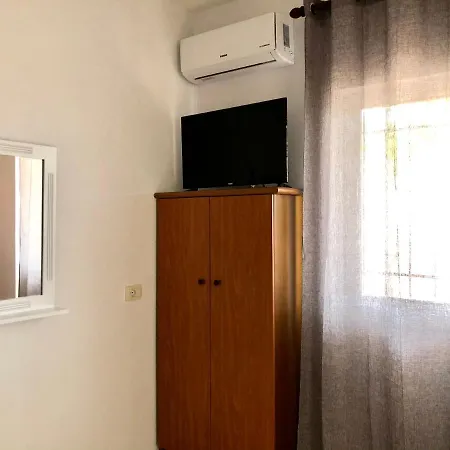 Tomi * Sarandë