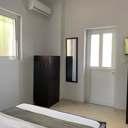 Aparthotel Tomi 3*