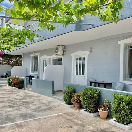 Aparthotel Tomi 3*