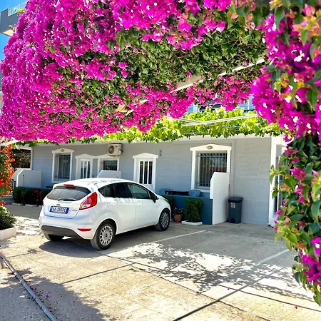 Tomi 3* Sarandë