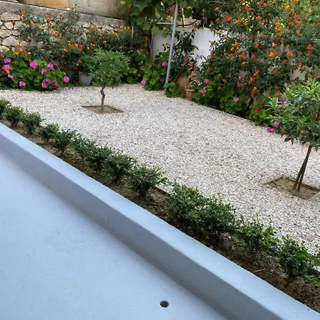 Aparthotel Tomi *