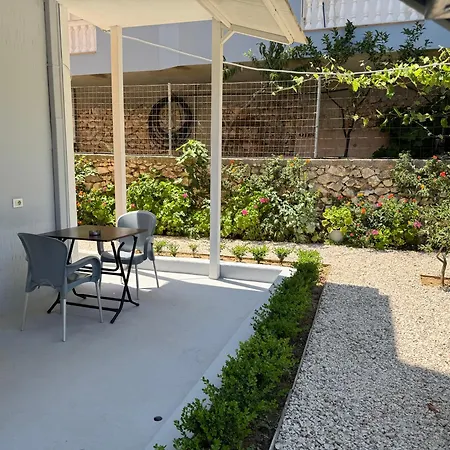 Aparthotel Tomi Garden Apartment