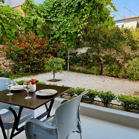 Apartahotel Tomi Garden Sarandë