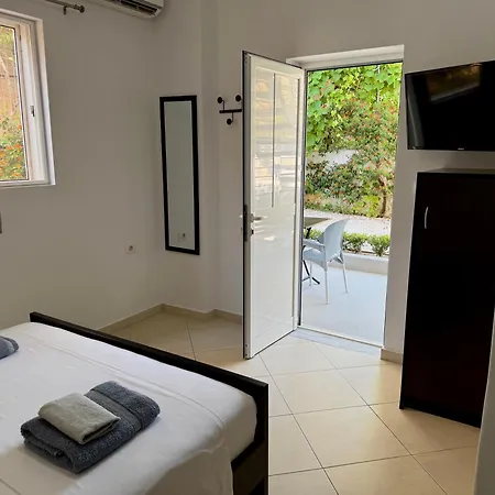 Apartahotel Tomi Garden Sarandë