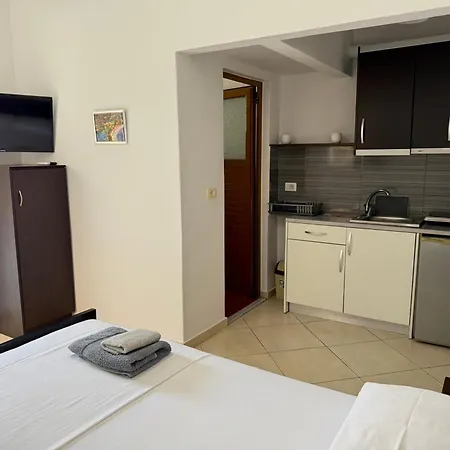 Tomi Garden Apartment