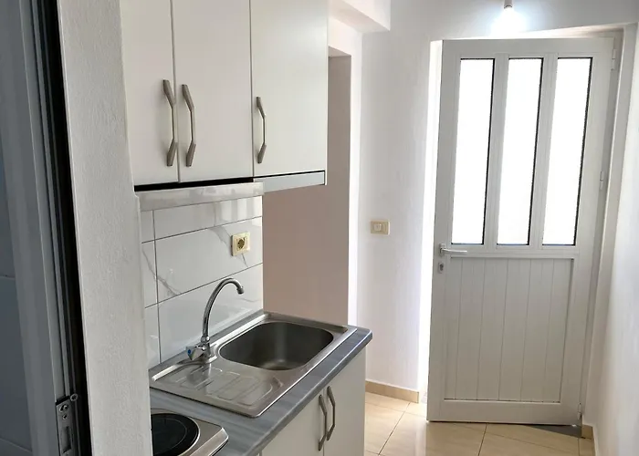 Tomi Aparthotel 3*